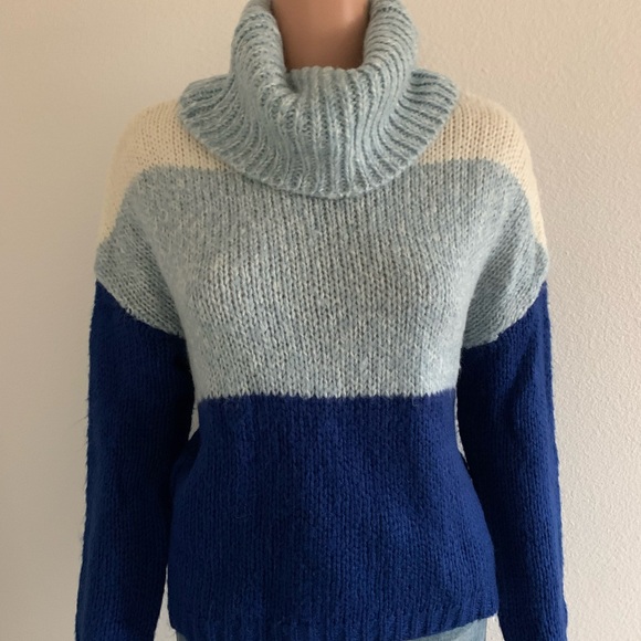 Allison Andrews Blue Color Block Knitted Turtleneck Sweater - Picture 2 of 7